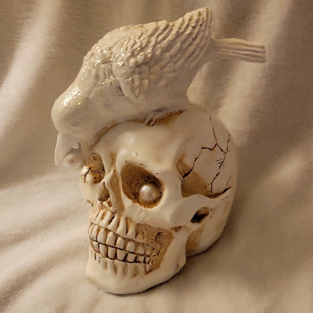 Ashland White and Gold Skull Decor Accent.